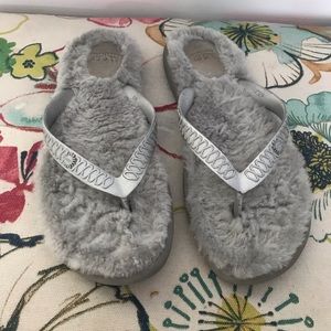 VGUC UGG flip flops / slippers